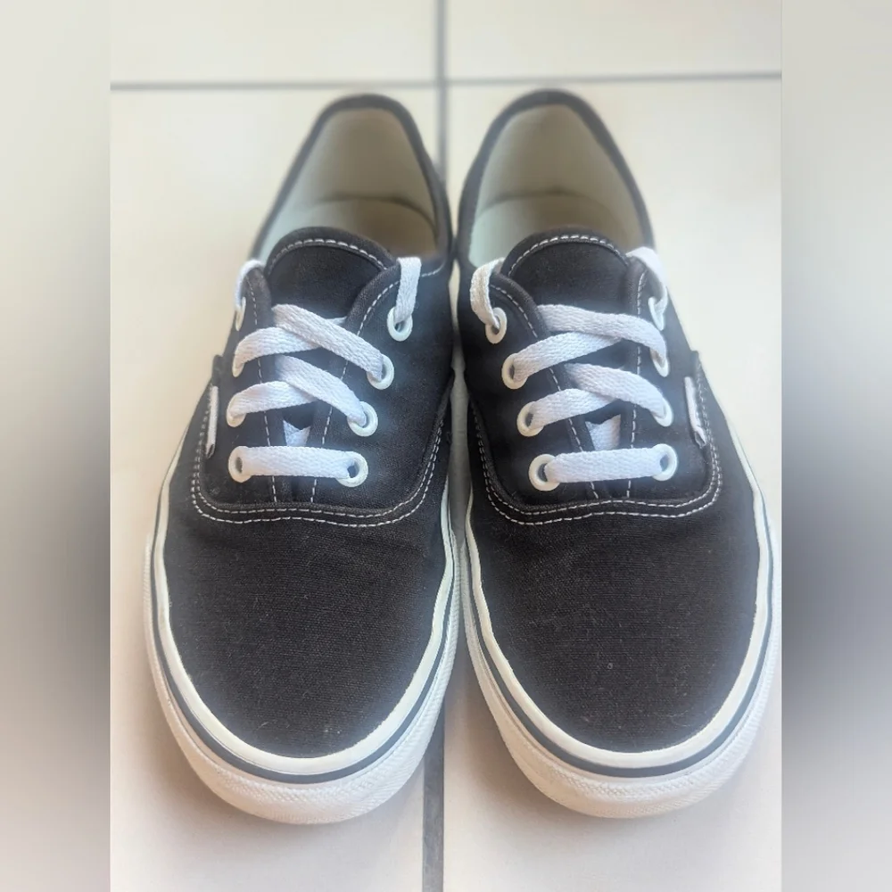 Kids | Vans | Authentic Black Classic - Kids 5Y - Picture 2 of 10